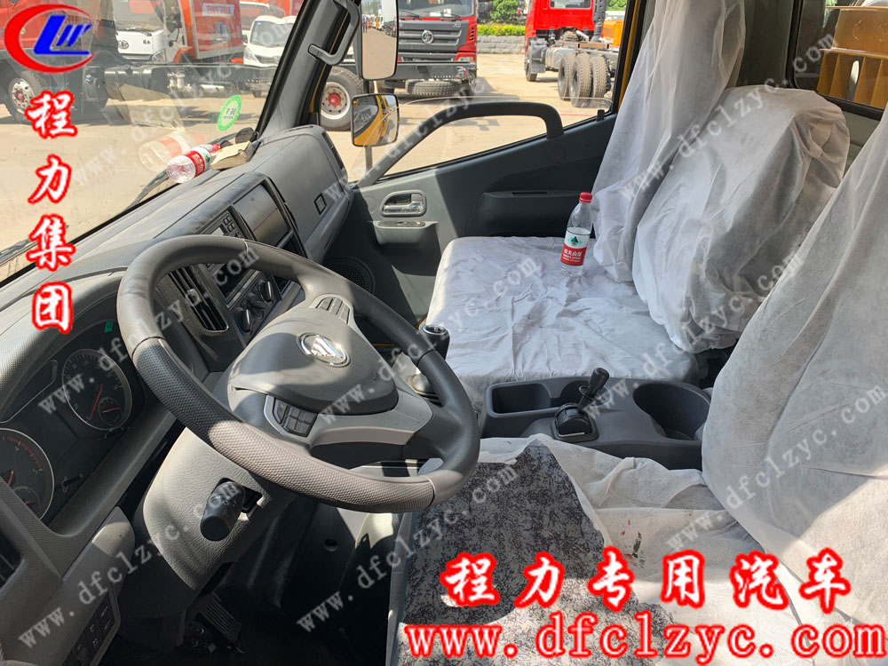 福田奧鈴一拖二清障車(chē)內(nèi)飾