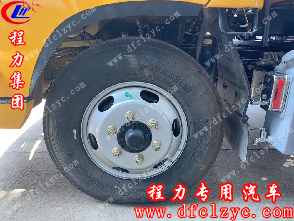 福田奧鈴一拖二清障車(chē)輪胎
