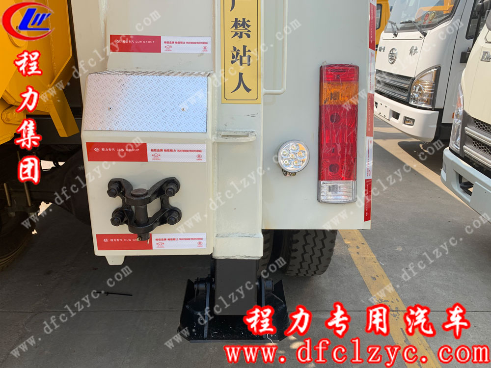 解放聯(lián)體一拖一清障車細節(jié)