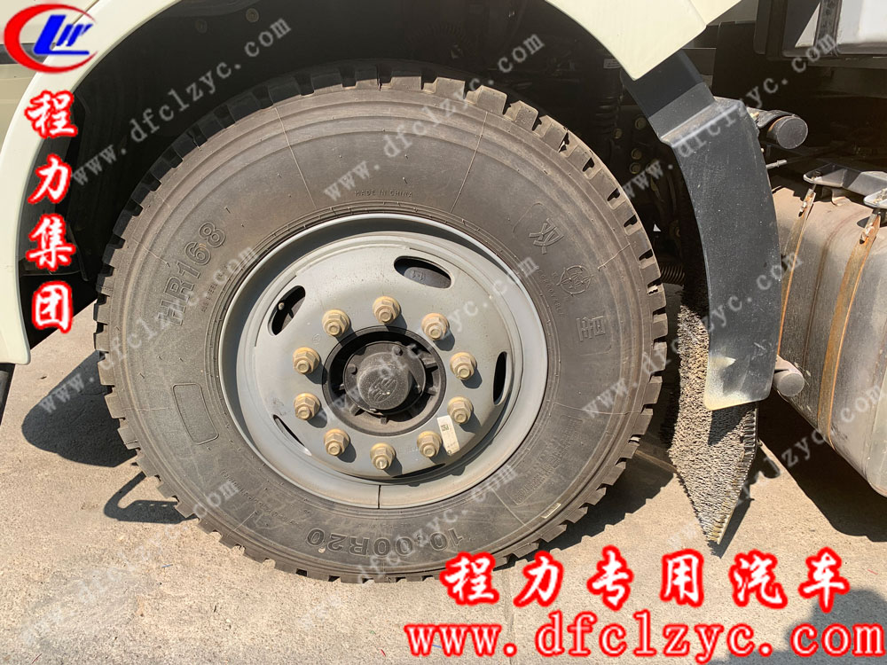 解放聯(lián)體一拖一清障車細節(jié)