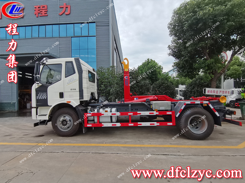 （國六）解放質(zhì)享版勾臂垃圾車